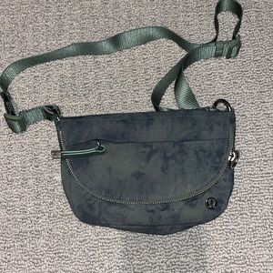 Lululemon  Crossbody Bag in Forest Green (micro 2liter All Night Festival bag)